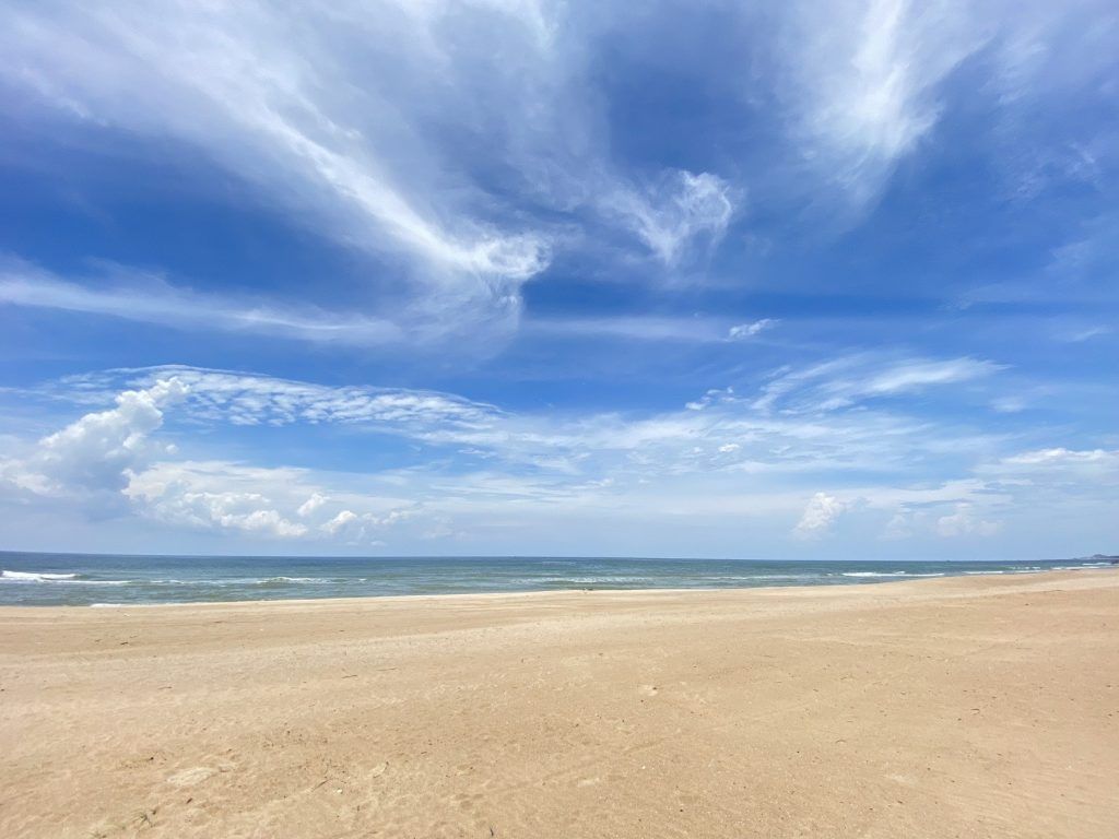 Bãi cát trắng và biển xanh thuộc dự án Venezia Beach Hồ Tràm - Bình Châu