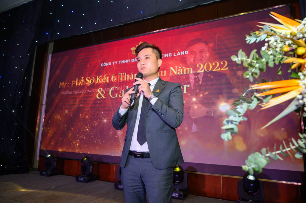 Giám đốc phát triển đại lý - Phan Văn Giáng cam kết chỉ tiêu của phòng trong 6 tháng cuối năm 2022