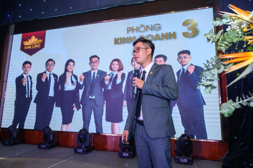 Trưởng phòng kinh doanh 03 - Nguyễn Tiến Phan cam kết doanh số trước ban lãnh đạo trong 6 tháng cuối năm 2022